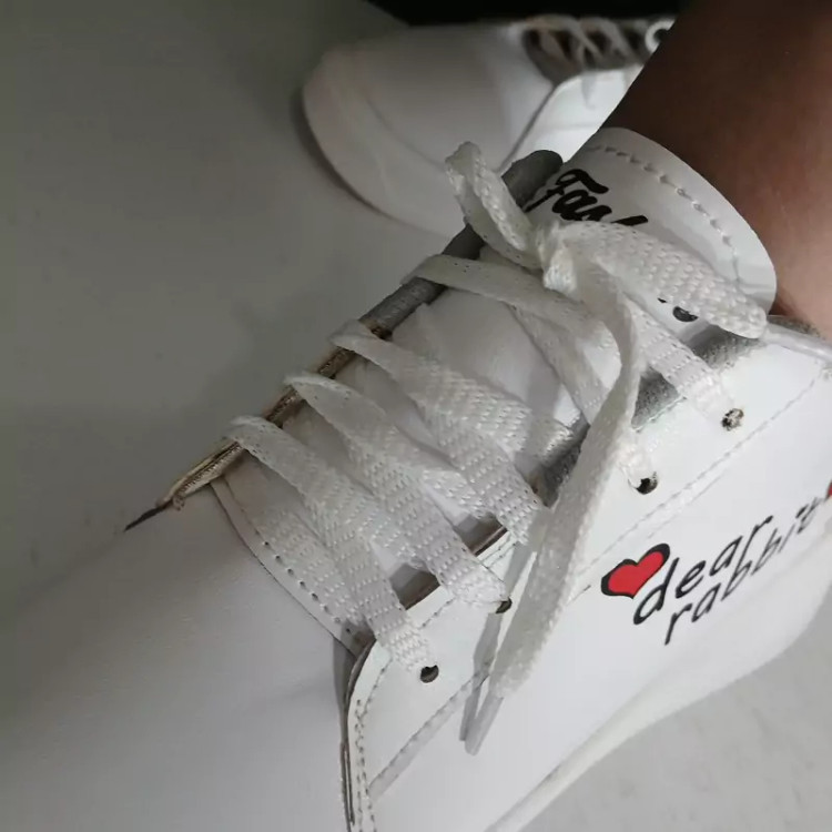 کتونی استیکر دار