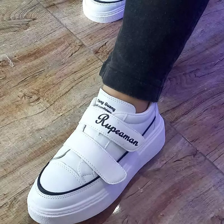 کتونی دو چسب