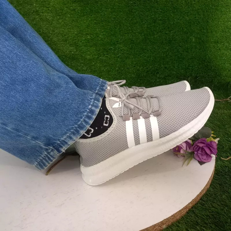 کتونی زنانه اسکیچرز