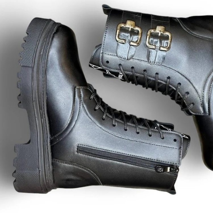 پوتین سگک دار