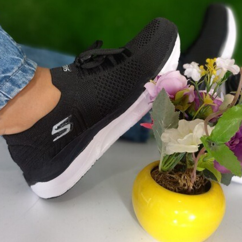 کتونی پیاده روی زنانه اسکیچرز skechers کد ۱۵۱