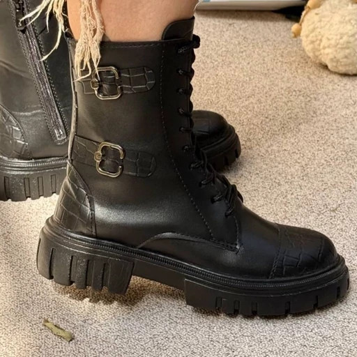 پوتین پاشنه دار