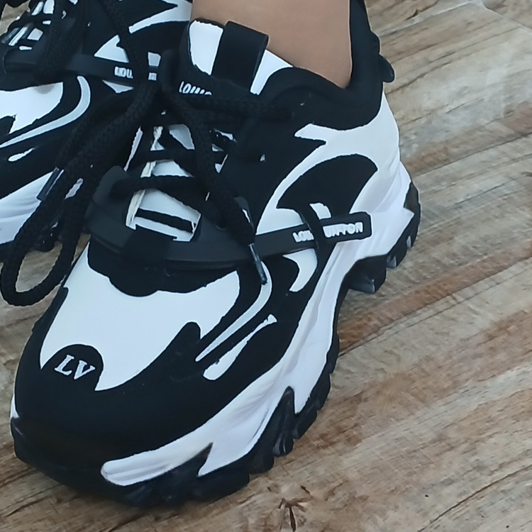 کتونی ویتون