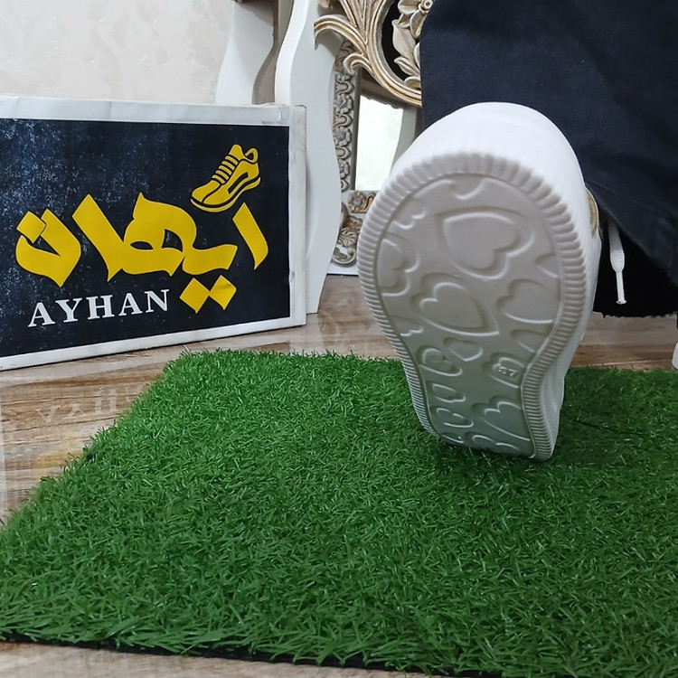 کتونی سفید قلبی